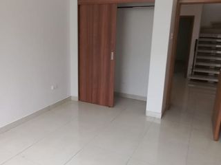 Foto 18 de Urdesa Departamento remodelado  200 m2 precioso 2 pisos. Condominio con piscina. en 2 niveles