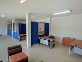 Foto 5 de ✅ARRIENDO OFICINAS, BODEGA Y GALPÓN ESQUIENERO.  (BELLAVISTA DE CALDERÓN)