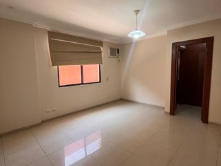 Foto 2 de ALQUILER DE CASA CON 5 HABITACIONES EN URBANIZACIÓN CERRADA - NORTE DE GUAYAQUIL (ANNY)