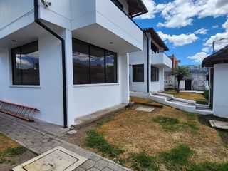 ARRIENDO en CAPELO, casa INDEPENDIENTE 520 m² con 6 habitaciones. Valle de los Chillos. Casa múltiples ambientes Arriendo casa INDEPENDIENTE 1000 m² con 6 habitaciones. Valle de los Chillos Capelo. En urbanización