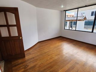 ARRIENDO en CAPELO, casa INDEPENDIENTE 520 m² con 6 habitaciones. Valle de los Chillos. Casa múltiples ambientes Arriendo casa INDEPENDIENTE 1000 m² con 6 habitaciones. Valle de los Chillos Capelo. En urbanización