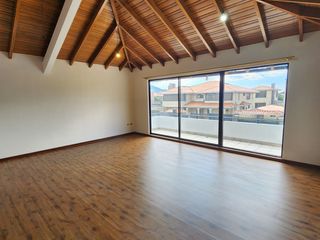 ARRIENDO en CAPELO, casa INDEPENDIENTE 520 m² con 6 habitaciones. Valle de los Chillos. Casa múltiples ambientes Arriendo casa INDEPENDIENTE 1000 m² con 6 habitaciones. Valle de los Chillos Capelo. En urbanización