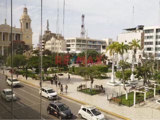 Se Vende Oficina Frente Al Parque Principal.(A.MELENDRES)