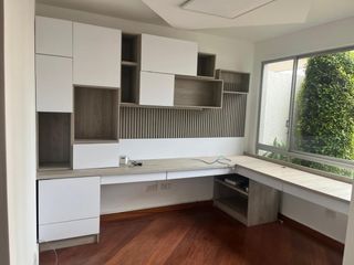Foto 10 de Monteserrín Casa en Venta con Piscina Cerca a Campo Alegre