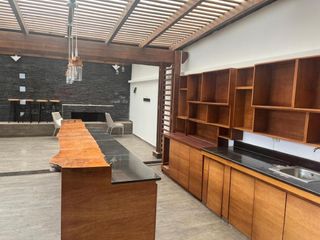 Foto 11 de Monteserrín Casa en Venta con Piscina Cerca a Campo Alegre