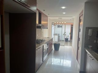Foto 13 de Monteserrín Casa en Venta con Piscina Cerca a Campo Alegre