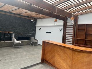 Foto 16 de Monteserrín Casa en Venta con Piscina Cerca a Campo Alegre