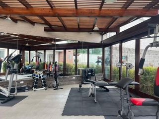 Foto 18 de Monteserrín Casa en Venta con Piscina Cerca a Campo Alegre