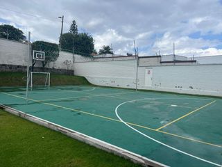 Foto 19 de Monteserrín Casa en Venta con Piscina Cerca a Campo Alegre