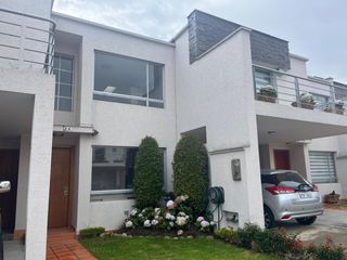 Foto 20 de Monteserrín Casa en Venta con Piscina Cerca a Campo Alegre