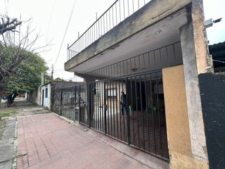 Foto 2 de CASA GRANDE EN VENTA SAAVEDRA 550