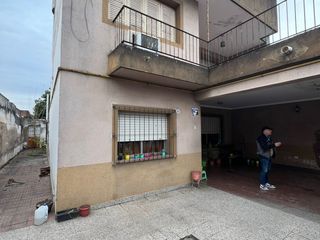 Foto 1 de CASA GRANDE EN VENTA SAAVEDRA 550