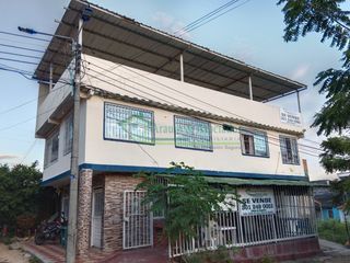 Foto 1 de Vendemos casa de dos pisos con terraza cubierta