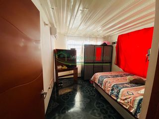 Foto 5 de Vendemos casa de dos pisos con terraza cubierta