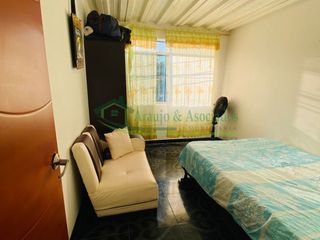 Foto 6 de Vendemos casa de dos pisos con terraza cubierta
