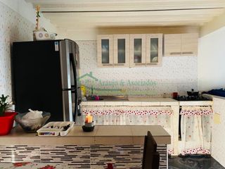 Foto 2 de Vendemos casa de dos pisos con terraza cubierta