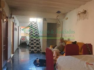 Foto 11 de Vendemos casa de dos pisos con terraza cubierta