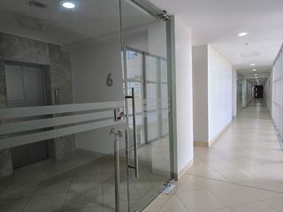 Oficina de 140m² en Venta en Sky Building, Incluye 2 Parqueos