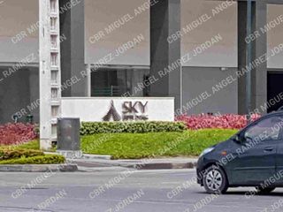 Venta de Oficina en Sky Building: 96,06m² con Terraza Adicional de 20 m² y 2 Parqueos