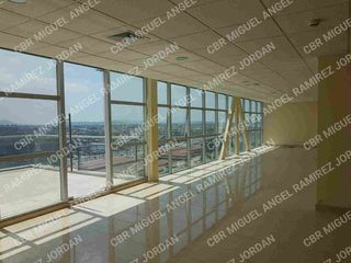 Venta de Oficina en Sky Building: 96,06m² con Terraza Adicional de 20 m² y 2 Parqueos