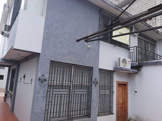 Foto 1 de HERMOSA CASA DE RENTA EN ESMERALDAS CON LOCAL COMERCIAL SI LO DESEA  $ 400 CASA  $ 400 LOCAL