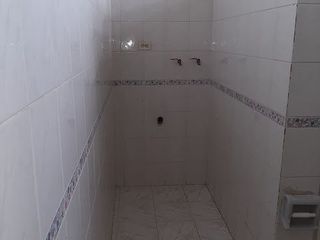 Foto 2 de HERMOSA CASA DE RENTA EN ESMERALDAS CON LOCAL COMERCIAL SI LO DESEA  $ 400 CASA  $ 400 LOCAL