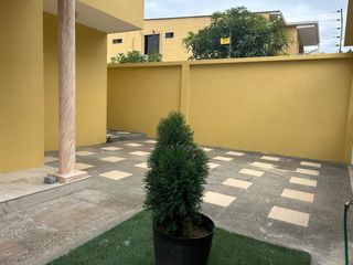 Foto 4 de vendo casa muy amplia con excelente vista panorámica en Bellavista, Guayaquil