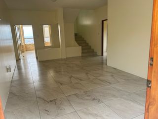 Foto 5 de vendo casa muy amplia con excelente vista panorámica en Bellavista, Guayaquil