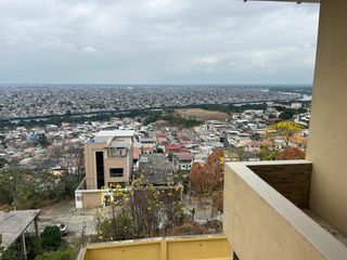 Foto 17 de vendo casa muy amplia con excelente vista panorámica en Bellavista, Guayaquil
