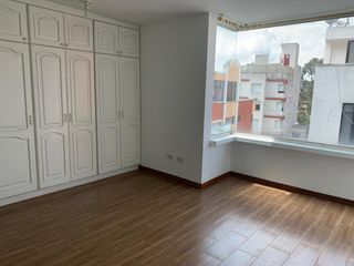 Venta Departamento Urbanización el Condado segunda etapa 3 dormitorios segundo piso cerca del Parque