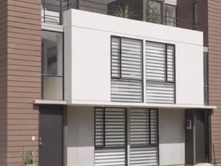 Foto 2 de VENTA CASA EN POMASQUI CON PISCINA