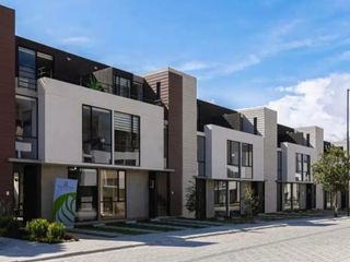 Foto 1 de VENTA CASA EN POMASQUI CON PISCINA