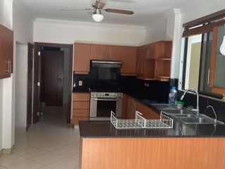 Foto 3 de Samborondon, Renta de Linda casa 4 dormitorios con Jacuzzi sin Muebles