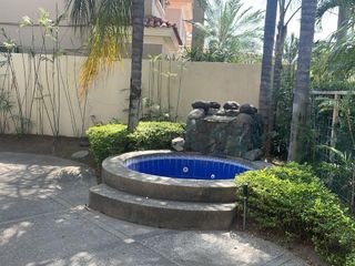 Foto 4 de Samborondon, Renta de Linda casa 4 dormitorios con Jacuzzi sin Muebles