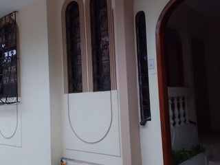 Foto 3 de En venta amplia casa en Bellavista Este.