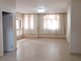 Foto 8 de En venta amplia casa en Bellavista Este.