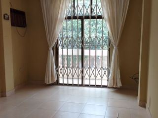 Foto 18 de En venta amplia casa en Bellavista Este.