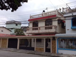 Foto 1 de En venta amplia casa en Bellavista Este.