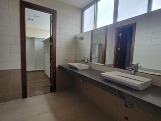 En venta exclusivo departamento ubicado en la urbanización Tenis Club, Edificio Río Porto.