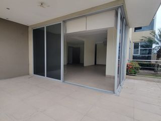 En venta exclusivo departamento ubicado en la urbanización Tenis Club, Edificio Río Porto.