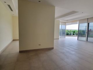 En venta exclusivo departamento ubicado en la urbanización Tenis Club, Edificio Río Porto.