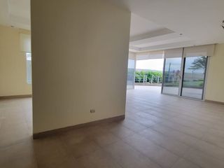 En venta exclusivo departamento ubicado en la urbanización Tenis Club, Edificio Río Porto.