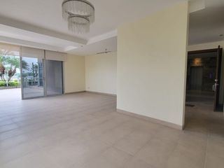 En venta exclusivo departamento ubicado en la urbanización Tenis Club, Edificio Río Porto.