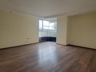 En venta exclusivo departamento ubicado en la urbanización Tenis Club, Edificio Río Porto.