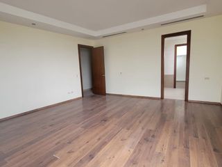 En venta exclusivo departamento ubicado en la urbanización Tenis Club, Edificio Río Porto.