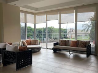 En venta exclusivo departamento ubicado en la urbanización Tenis Club, Edificio Río Porto.