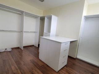 En venta exclusivo departamento ubicado en la urbanización Tenis Club, Edificio Río Porto.