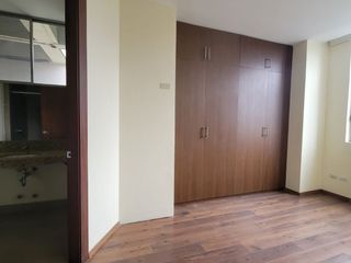 En venta exclusivo departamento ubicado en la urbanización Tenis Club, Edificio Río Porto.