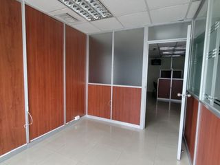 Foto 17 de En venta estratégica oficina amoblada de 75m2 en el Parque Empresarial Colón incluye parqueo