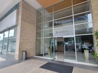 Foto 4 de En venta estratégica oficina amoblada de 75m2 en el Parque Empresarial Colón incluye parqueo